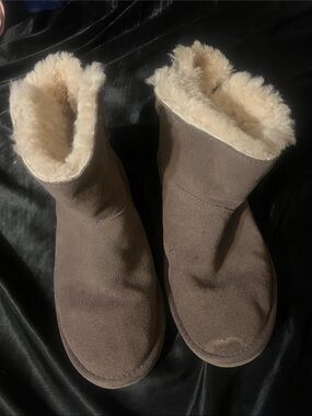 Koolaburra Women's Suede-Look Shearling-Lined Ankle Boots - Taupe